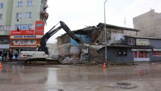Gürsuda metruk binalar yıkılıyor