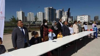 Hacı Baba Pastanelerinden, özel eğitim okulundaki çocuklara yaş pasta jesti