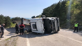 Hafriyat kamyonu devrildi: 1 yaralı