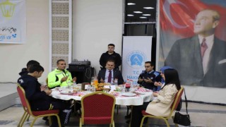 Hakkari Valisi belediye çalışanları ile iftarda bir araya geldi