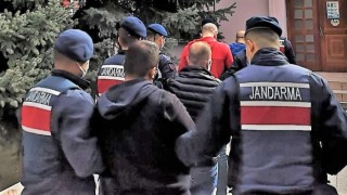 Haklarında 19 ve 20şer yıl hapis cezası olan 2 dolandırıcı yakalandı