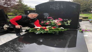 Hami Mandıralıdan Makedonyadaki eski takım arkadaşının mezarına ziyaret