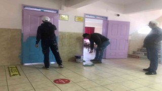 Hassa Belediyesi hasarlı okulları onarıyor