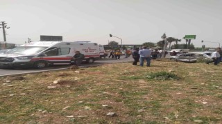 Hatayda ambulans ile çarpışan otomobilin sürücüsü yaralandı