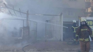 Hatayda hurdalıkta çıkan yangın söndürüldü