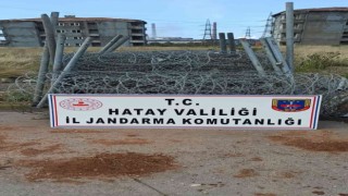 Hatayda otoyoldaki tel örgü ve demir direkleri çalan şüpheli yakalandı