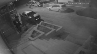 Hatayda üniversite öğrencileri arasındaki bıçaklı kavga kamerada