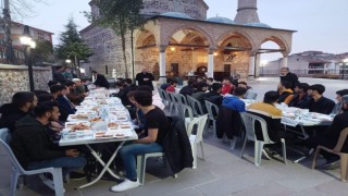 Hayırsever vatandaşlardan KYK öğrencileri iftar yemeği