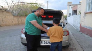 Her gün yetim ailelere iftarlık götürüyor