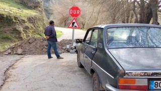 Heyelan nedeniyle kapanan yollarının açılmasını istiyorlar