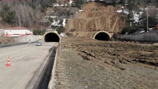 Heyelan sebebiyle kapanan Bolu Dağı Tüneli 44 saat sonra yeniden açıldı