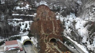 Heyelan sebebiyle kapanan Bolu Dağı Tünelinde çalışmalar sürüyor