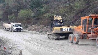 Heyelanın kapattığı yol 7 gündür ulaşıma açılamadı