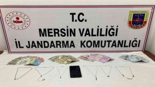 Hırsızlık şüphelisi çaldığı altın ve paralarla birlikte yakalandı