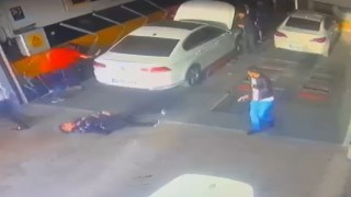 Husumetlisini silahla kafasından vurup, yanındaki kişiyi darp etmişti, o anlar güvenlik kamerasına yansıdı