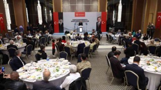 İçişleri Bakanı Soylu, Diyarbakırda evlat nöbetindeki ailelerle iftarda bir araya geldi