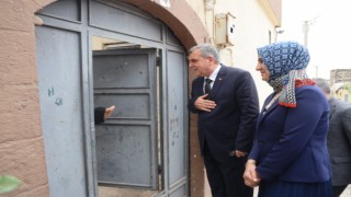 İftar öncesi kapı kapı dolaştı