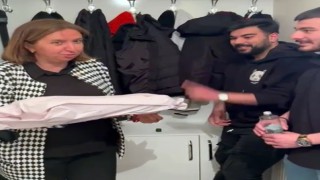 İftara davet ettikleri milletvekiline yemek pişirttiler