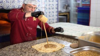 İftarda tatlı, sahurda ekmek vazgeçilmez lezzet; tahinli pide