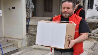 İhtiyaç sahiplerine süt ve gıda kolisi yardımı