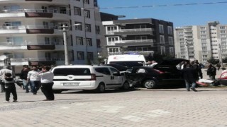 İki otomobilin çarpıştığı kazada 1 kişi yaralandı