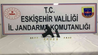 İnşaatta atış talimi yapan şahsı jandarma ekipleri yakaladı