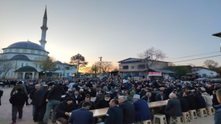 İshakçılarda iftar sofrası kuruldu