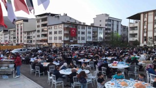 İspirliler ilçe meydanında iftarda buluştu