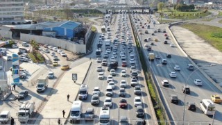 İstanbulda cuma trafiği: Uzun kuyruklar oluştu