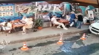 İstanbulda dehşet anları kamerada: Babasına yumruk atan Ukraynalı turisti defalarca bıçakladı