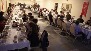 İzmir protokolü Sevgi Evlerindeki çocuklarla iftarda buluştu