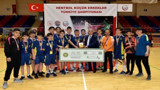 İzzet Öksüzkaya hentbolde Türkiye 4.sü oldu
