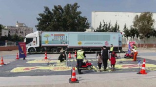 Jandarma mobil trafik eğitim tırı Mersinde