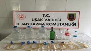 Kaçak alkol üretirken suçüstü yakalandı