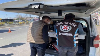 Kadıköyde çalışma belgesi olmayan taksiciyi polis affetmedi