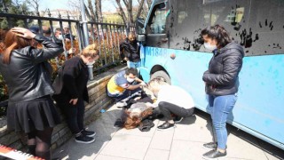 Kadıköyde feci kaza: Kaldırıma çıkan minibüs iki işçiyi ezdi