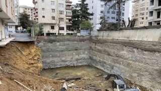 Kadıköyde göçük oluşan inşaat alanında ekipler inceleme yaptı