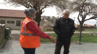 Kadın simitçi ile kadın temizlik görevlisinin tartışması ağlattı
