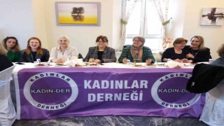 Kadınlar iftar yemeğinde bir aya geldi