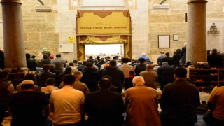 Kadir Gecesinde binler, camilere akın etti