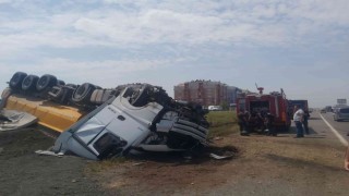 Kamyon sürücüsü hurdaya dönen araçtan burnu bile kanamadan çıktı
