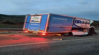 Kamyonet aynı yönde seyreden tıra arkadan çarptı: 1 ölü