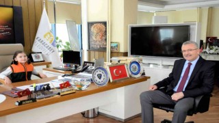 Karacabeyde minik Cemre, başkanlık koltuğunu devraldı