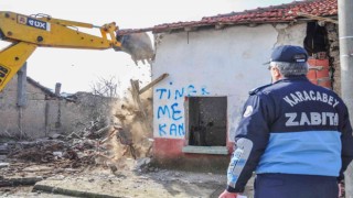 Karacabeydeki metruk binalar bir bir ortadan kaldırılıyor