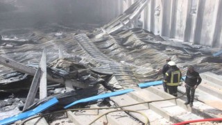Karamanda köpük ve plastik fabrikasında çıkan yangın söndürüldü