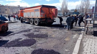 Karsta köstebek yuvasına dönen yollara yamalı önlem