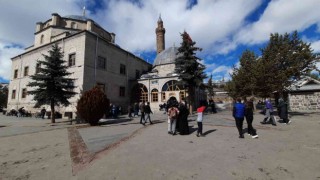 Karsta Ramazan öncesi Harakani Türbesi doldu taştı