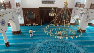 Kartalda Ramazan ayının ilk gününde camiler dezenfekte edildi