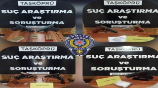 Kastamonuda 5 araçta yapılan aramada ruhsatsız silah ve uyuşturucu yakalandı