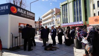 Kastamonuda halk ekmek satışlarına vatandaşlardan yoğun ilgi
